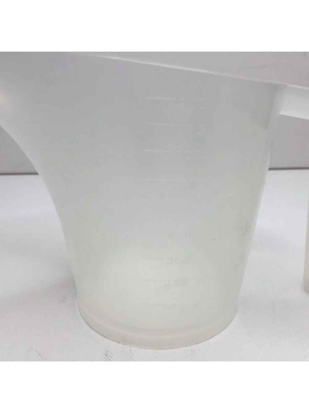 Plastic Measuring Cup Long Spout 3 1/2 Cup 28 Oz 900mL Kitchen Cooking Baking